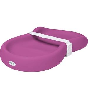 Keekaroo peanut changer in raspberry